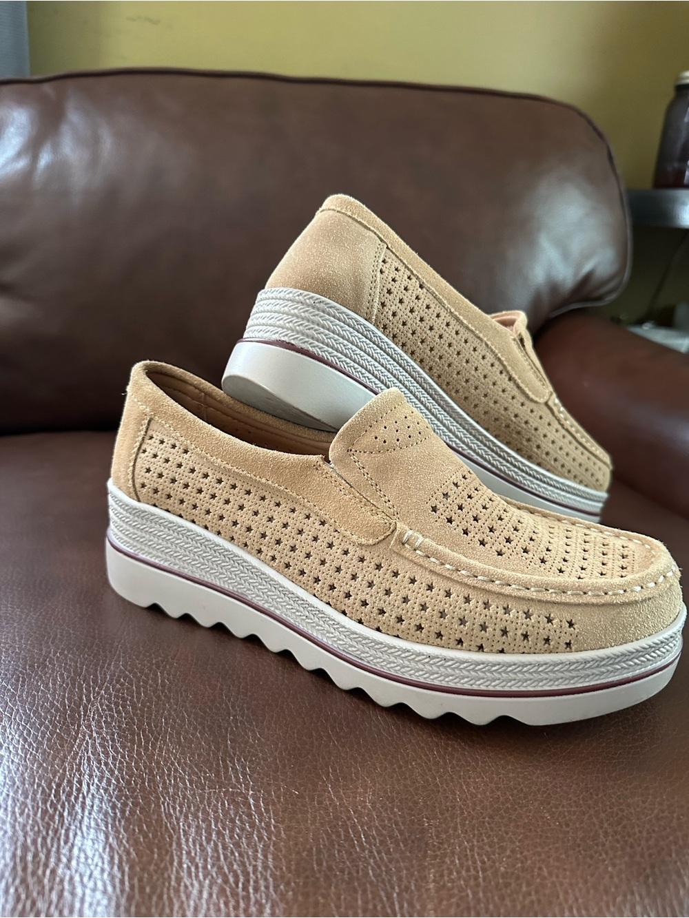 Trendy boutique Beige Perforated Platform Slip-On Loafers sz 9 - Picture 6 of 8